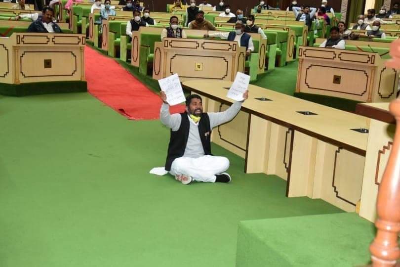 Rajasthan News: राजस्थान विधानसभा में अजब नजारा, राज्‍यपाल के अभिभाषण के दौरान माकपा MLA का हंगामा, मंत्री लोग शांत कराते रहे, वो हल्ला करते रहे