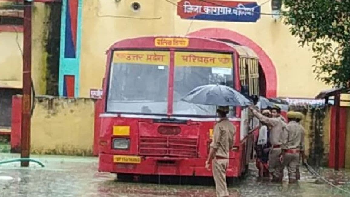 UP Jail Superintendents Transfer : लखनऊ और बांदा सहित इन कारागारों के अधीक्षक किए गए इधरे से उधर