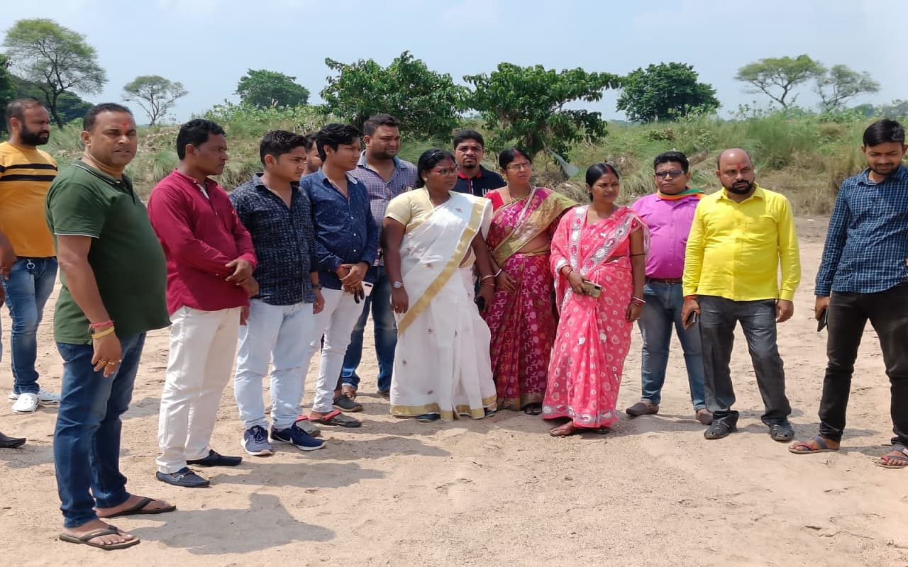 Jharkhand News : झारखंड में बालू का हो रहा अवैध खनन, रोक नहीं लगने पर होगी DC से शिकायत