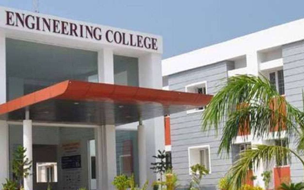 'इंजीनियरिंग, तकनीकी कॉलेज खोलने पर लगी अस्थाई रोक शैक्षणिक सत्र 2023-24 से खत्म होगी'
