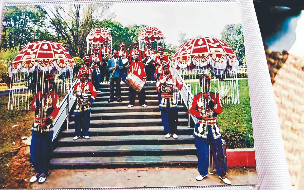 Wedding Season: शादियों का सीजन शुरू, जमशेदपुर में बुजुर्गों के भरोसे चल रहा बैंड-पार्टी