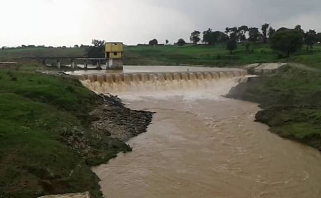 मप्र में निजी क्षेत्र के बिजली संयंत्र का राखड़ बांध टूटा, छह लोग बहे