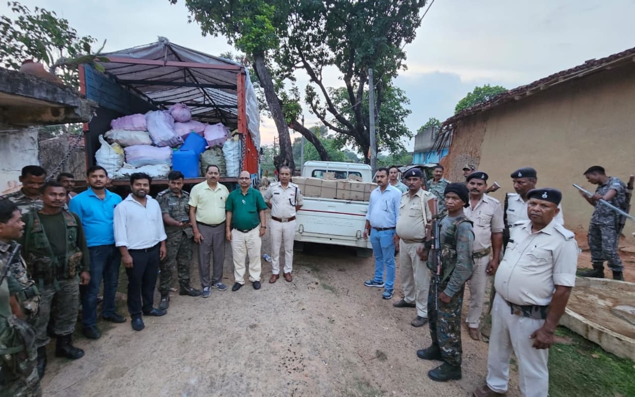 झारखंड : गिरिडीह में नकली शराब फैक्ट्री का खुलासा, लाखों का सामान जब्त