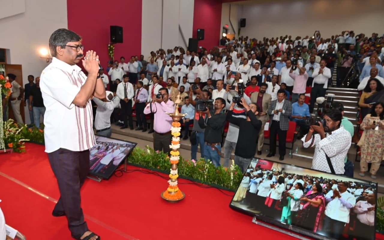 सीएम हेमंत सोरेन ने झारखंड को दी 206 एंबुलेंस की सौगात, कहा- रांची में भव्य मेडिकल कॉलेज जल्द