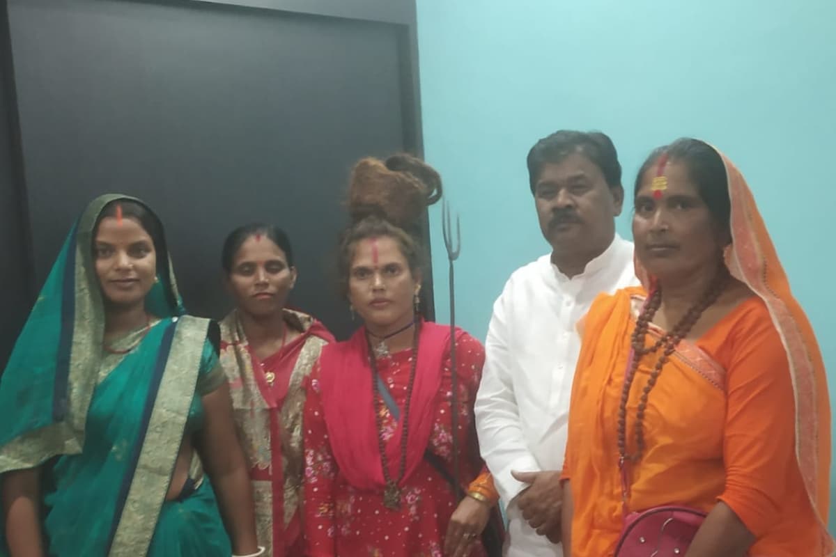 आंजन धाम से आयीं साध्वियों ने कांग्रेस नेता बंधु तिर्की से की मुलाकात, पर्यटन स्थलों को लेकर मिला ये आश्वासन