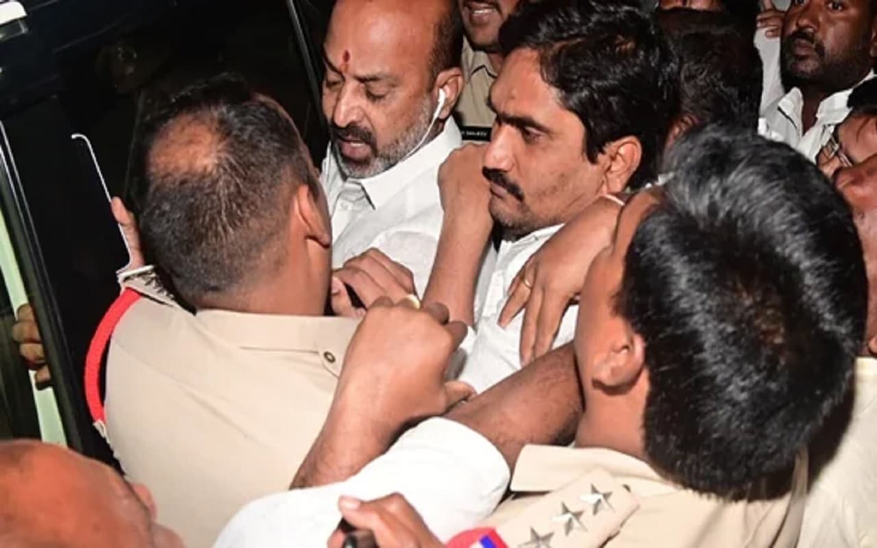 Telangana: तेलंगाना बीजेपी प्रमुख को पैदल मार्च करने से रोका, पार्टी ने उच्च न्यायालय का किया रुख