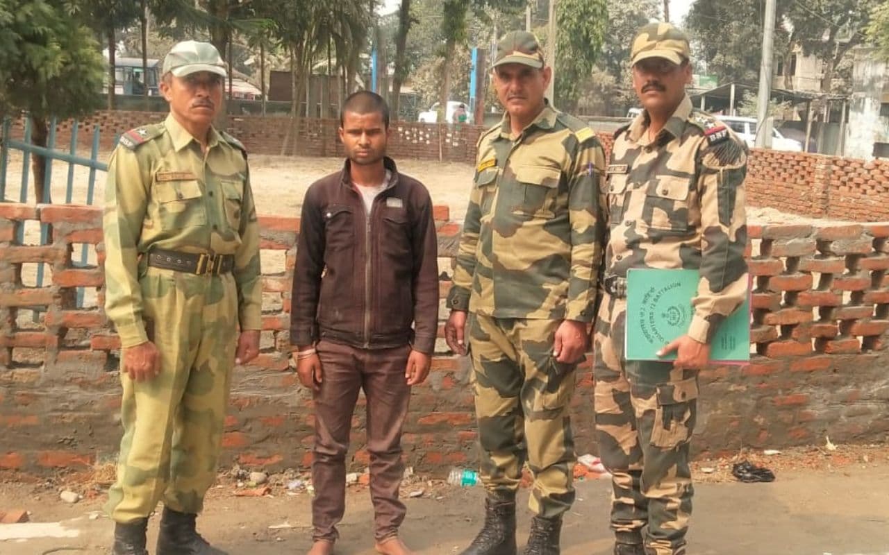 किशनगंज में पकड़ाया बांग्लादेशी घुसपैठिया प्रकाश पाल, झाड़ग्राम में फांसी के फंदे से झूलता मिला गुड्डू भुईयां