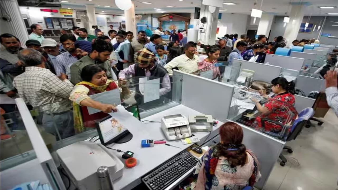 ‍Banking: चालू वित्त वर्ष में कम रहेगा बैंकों का Credit Growth और ग्रॉस एनपीए, ICRA ने बतायी ये वजह