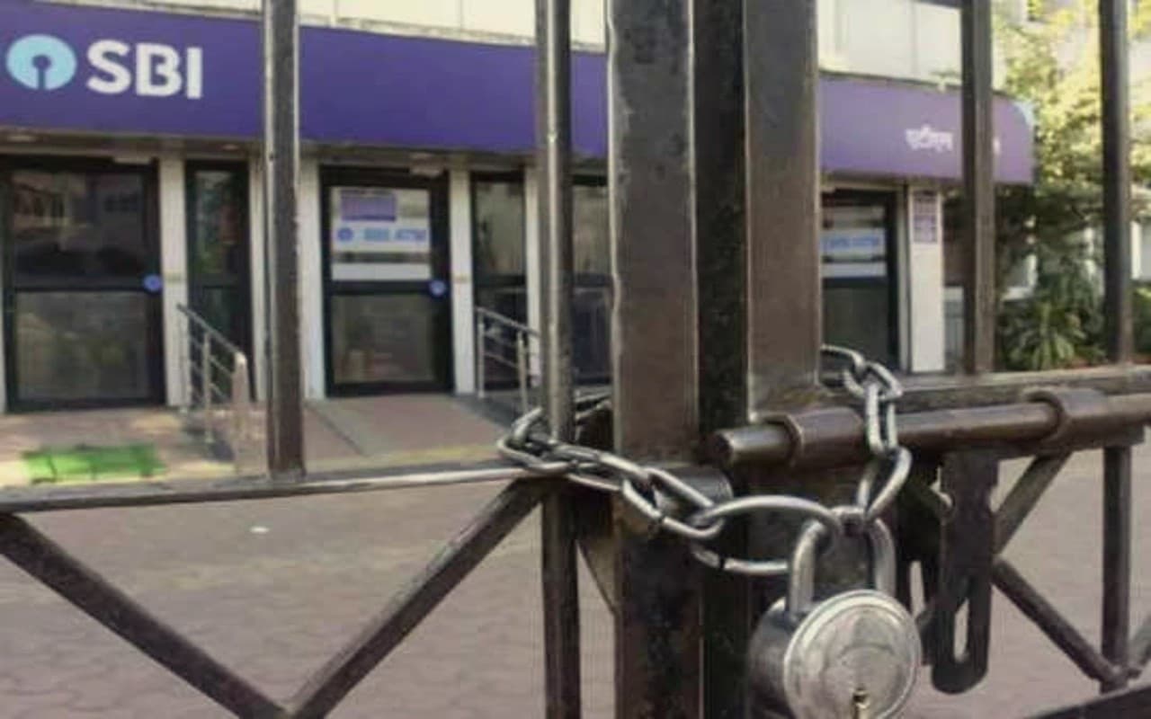 Bank Strike: बैंक कर्मचारी दिंसबर में करेंगे महा-हड़ताल, जानें इस महीने कितने दिन प्रभावित रहेगा काम