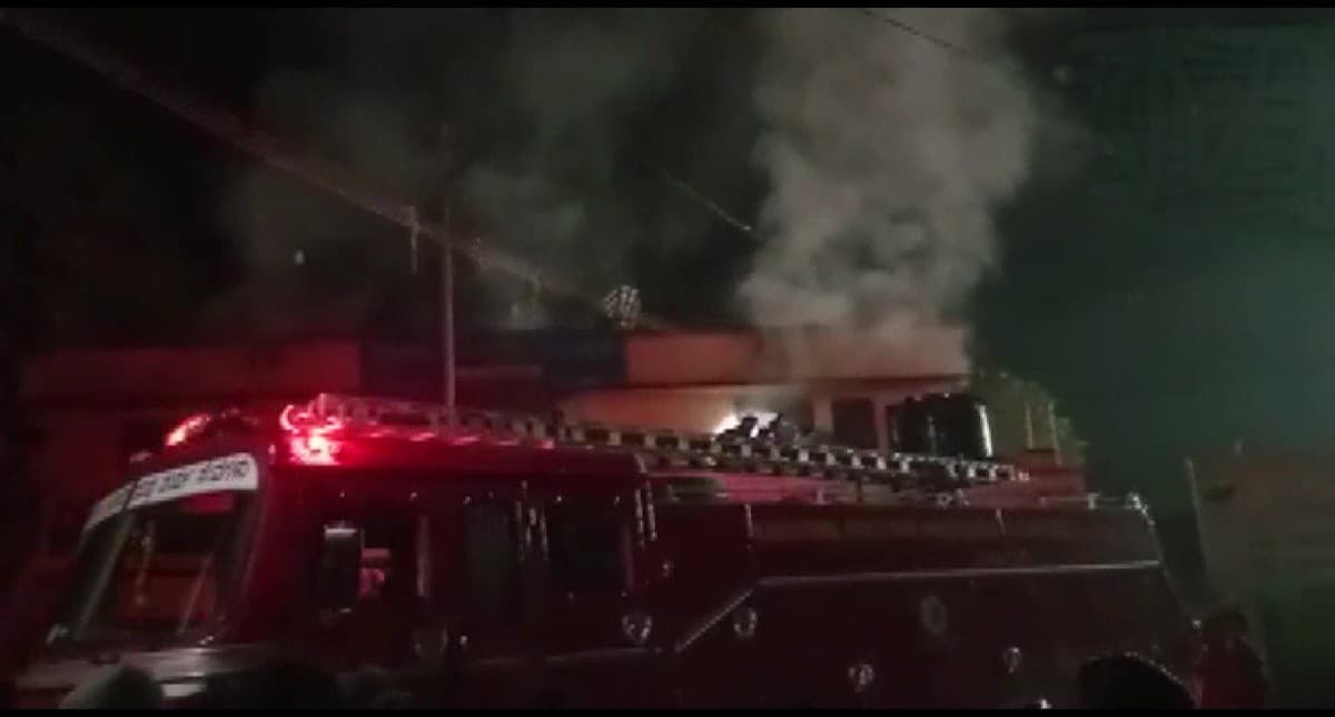 लोन एप्लीकेशन रिजेक्ट होने पर एक व्यक्ति ने बैंक को किया आग के हवाले, गिरफ्तार