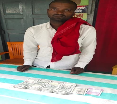 बांका में उड़नदस्ता टीम ने बाइक सवार से 2.5 लाख रुपए किए बरामद, वाहन चेकिंग अभियान के दौरान दबोचा