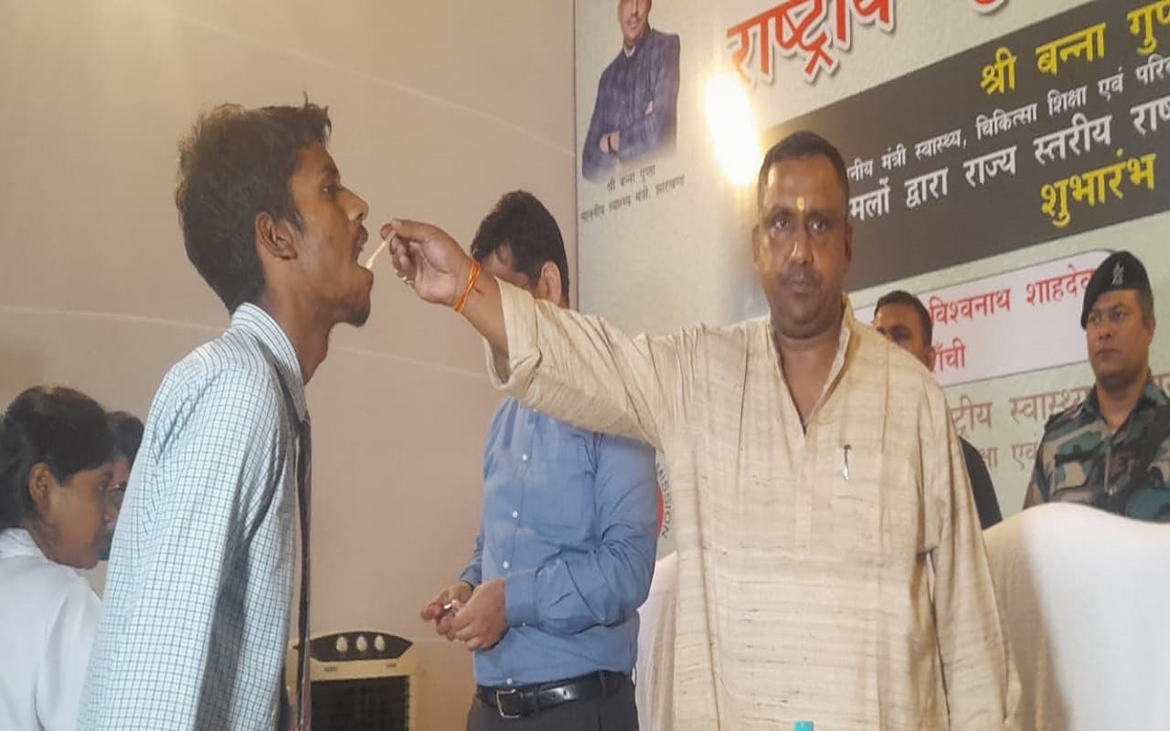 राष्ट्रीय कृमि मुक्ति दिवस पर रांची में बच्चों को लेकर क्या बोले झारखंड के स्वास्थ्य मंत्री बन्ना गुप्ता