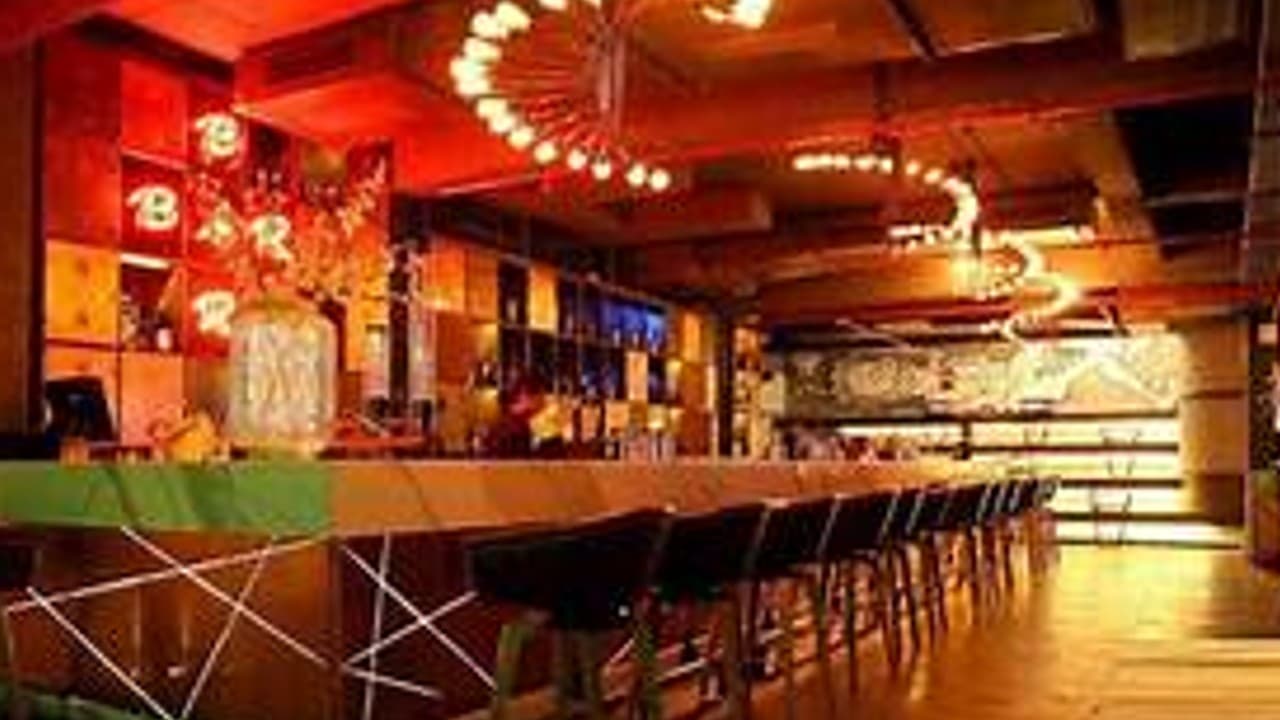 दिल्ली में तड़के तीन बजे तक मिलेगी शराब, अरविंद केजरीवाल सरकार के फैसले से खुश बार संचालक