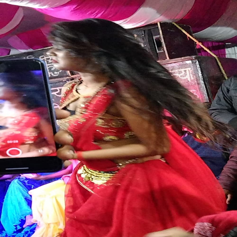 Bihar News: गोपालगंज में शपथ ग्रहण के पहले मुखिया के दरवाजे पर बार-बालाओं का डांस, वीडियो वायरल