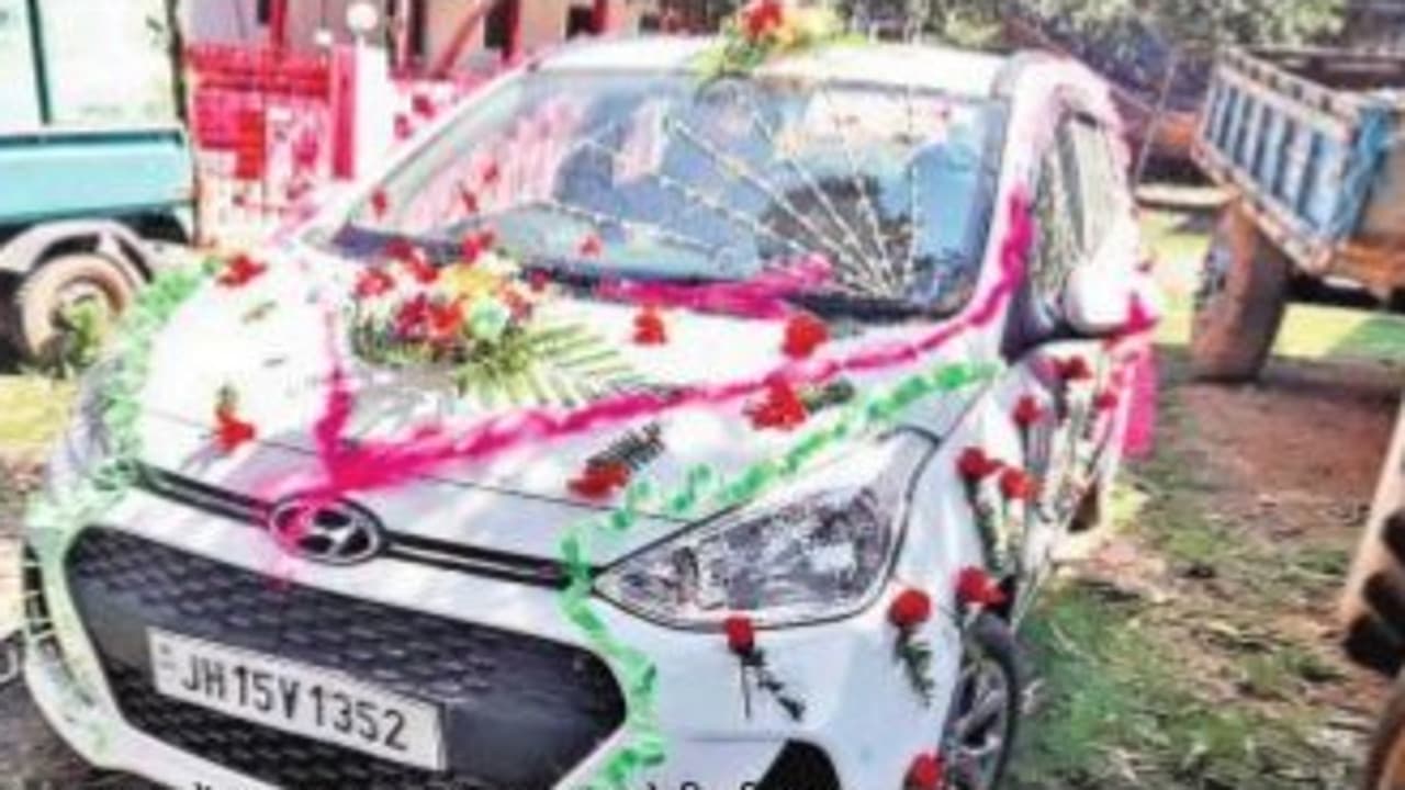 बारात जाने से पहले ही साइबर क्रिमिनल की हुई गिरफ्तारी, दूल्हे के लिए सजा कर रखी थी अपनी कार बारात जाने से पहले ही साइबर क्रिमिनल की हुई गिरफ्तारी, दूल्हे के लिए सजा कर रखी थी अपनी कार