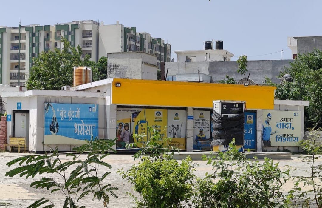 बरेली में टीटीई के धक्के से घायल फौजी जिंदगी की जंग हारा, इलाज के दौरान मौत