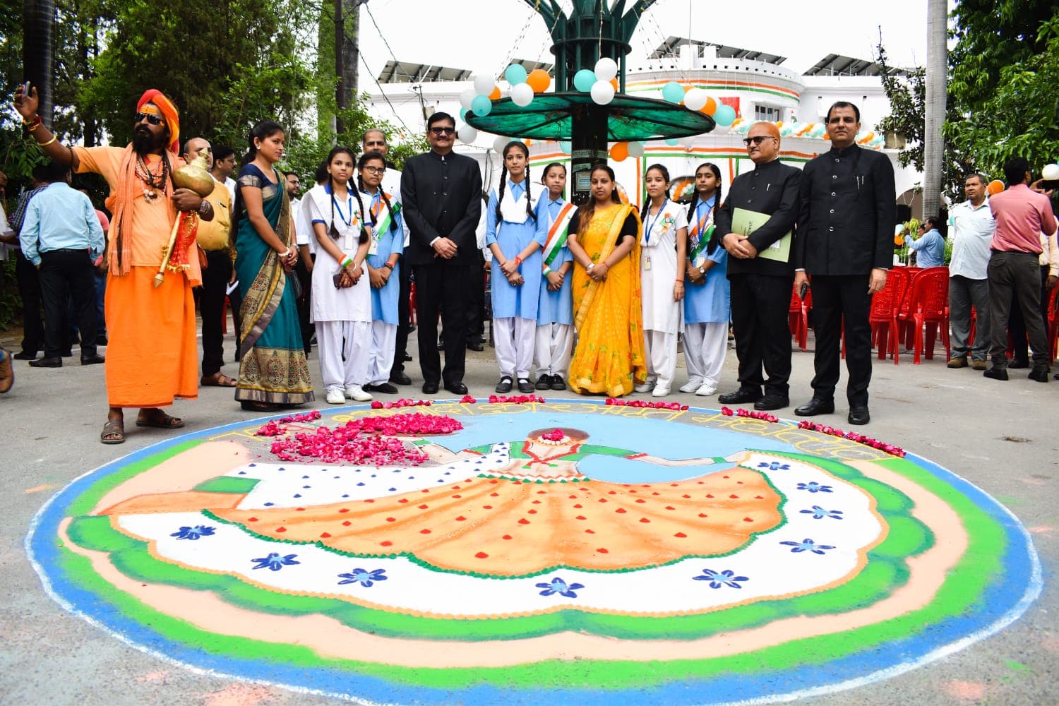 बरेली पुलिस ने रामगंगा नदी में बोट पर निकाली तिरंगा यात्रा, कमिश्नरी और कलेक्ट्रेट में फहराया गया तिरंगा