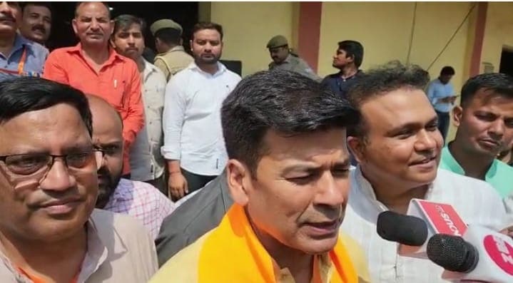 बरेली में 'भाजपा की गुगली में फंसी सपा', मेयर उमेश गौतम ने रचा इतिहास, जानें आईएस तोमर की हार के कारण