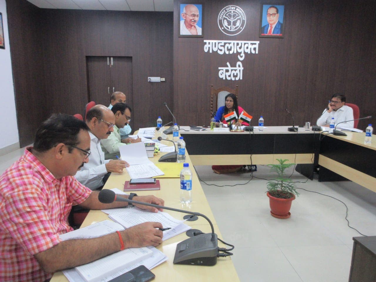 Bareilly News: बरेली में कमिश्नर की हिदायत, 5 बार चालान होने पर रिन्यूवल नहीं होगा परमिट