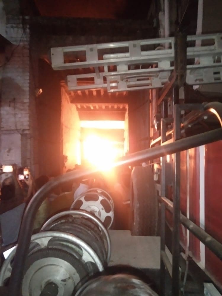 बरेली में गद्दे के गोदाम और किला में क्राकरी की दुकान में लगी आग, उत्तराखंड से मंगानी पड़ी फायर ब्रिगेड