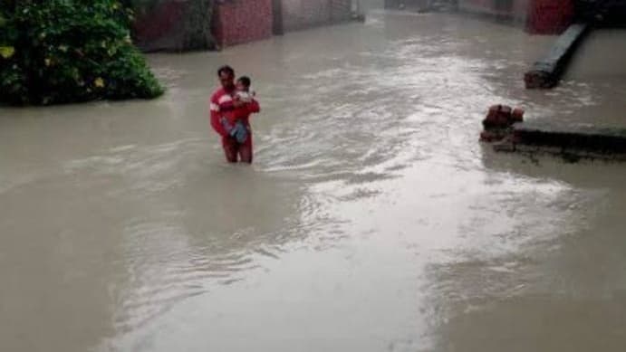 बरेली में बाढ़ का कहर, उत्तराखंड के बैराज से पानी छोड़ने के कारण रामगंगा और किच्छा ने मचाई तबाही, फसलें जलमग्न