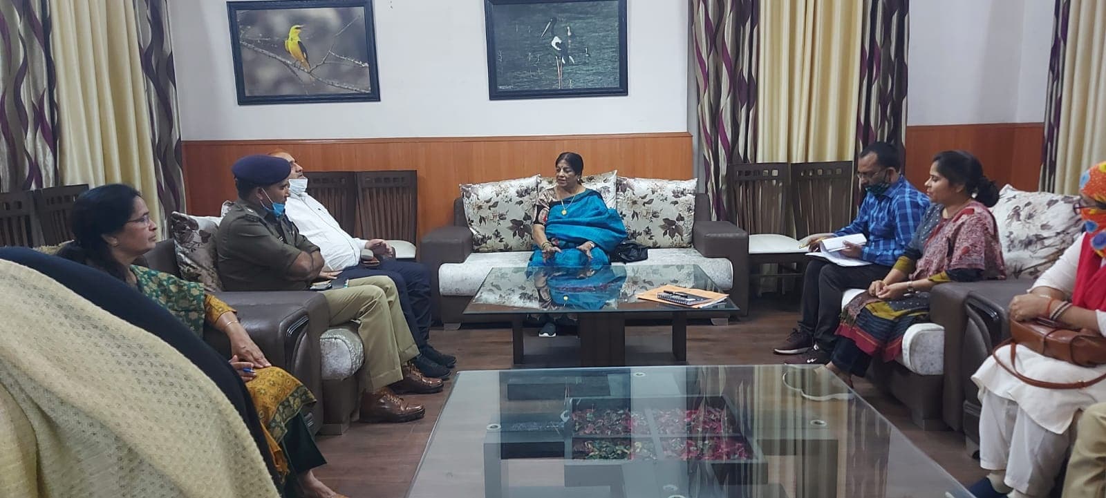 Bareilly News: राज्य महिला आयोग की सदस्य ने सुना महिलाओं का दर्द, अधिकारियों को दिए समाधान के निर्देश