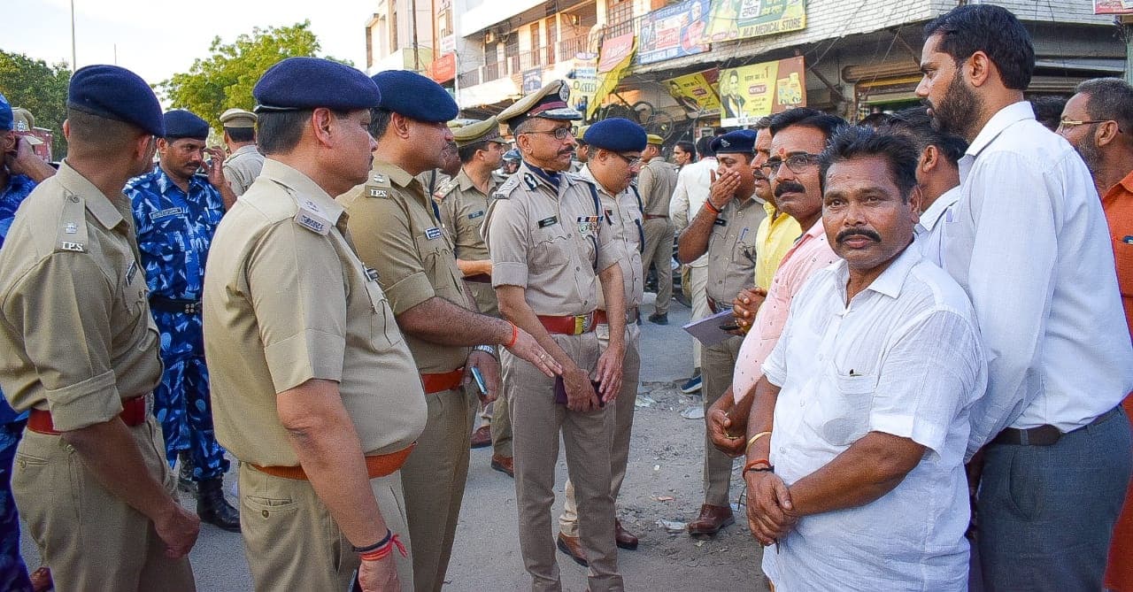 Bareilly News: सीएम योगी के आगमन से पहले चला अतिक्रमण अभियान, मजिस्ट्रेट के निर्देश के बाद की गई कार्रवाई Bareilly News: सीएम योगी के आगमन से पहले चला अतिक्रमण अभियान, मजिस्ट्रेट के निर्देश के बाद की गई कार्रवाई