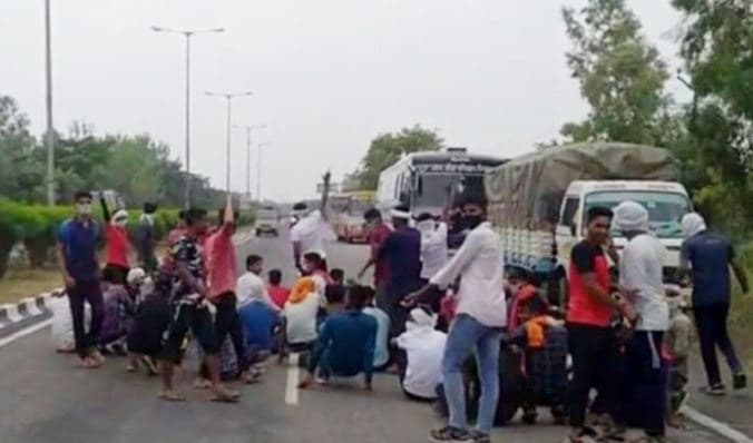 Bareilly News: बरेली में अग्निपथ योजना का भारी विरोध, युवाओं ने जाम किया हाईवे, SDM के सामने रखी ये मांग