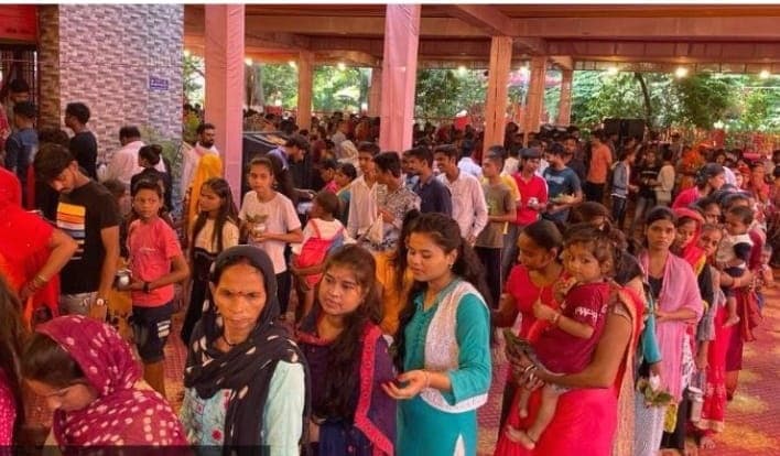 Bareilly News: सावन के अंतिम सोमवार पर बरेली में उमड़ी शिव भक्तों की भीड़, भोलेनाथ का किया जिलाभिषेक