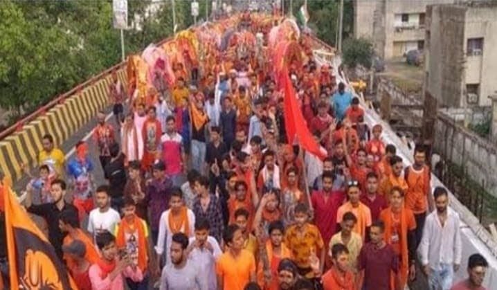 बरेली के मंदिरों में कांवड़ियों ने भोलेनाथ का किया जलाभिषेक, कुछ इस तरह से हुआ शिवभक्तों का स्वागत