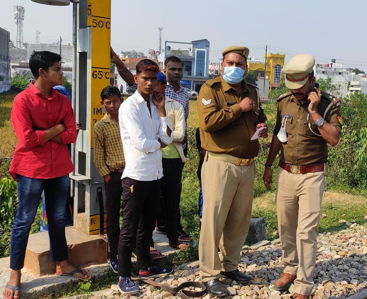 Bareilly News: ट्रेन से कटकर युवक की मौत, जांच में जुटी पुलिस Bareilly News: ट्रेन से कटकर युवक की मौत, जांच में जुटी पुलिस