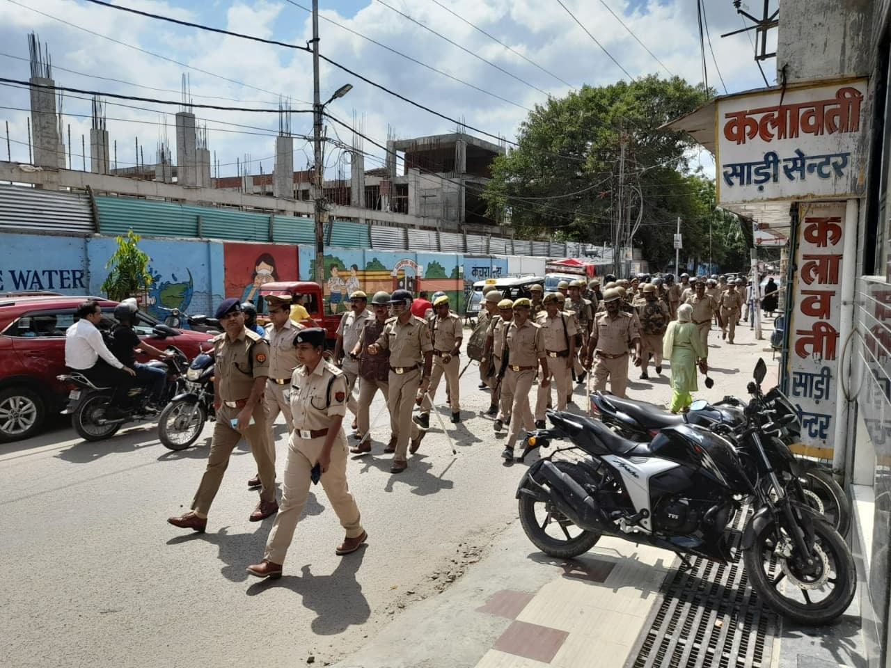 Bareilly News: ज्ञानवापी केस में फैसला आने के बाद बरेली में अलर्ट, सड़क पर उतरी पुलिस, जानें मामला