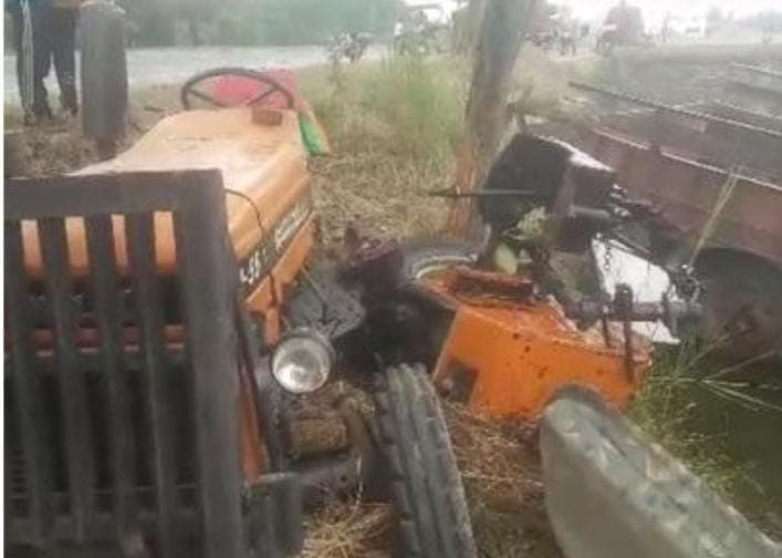 बरेलीः बहेड़ी में कैंटर ने ट्रैक्टर ट्रॉली को मारी टक्कर, दो मजदूरों की मौत, तीन गंभीर रूप से घायल