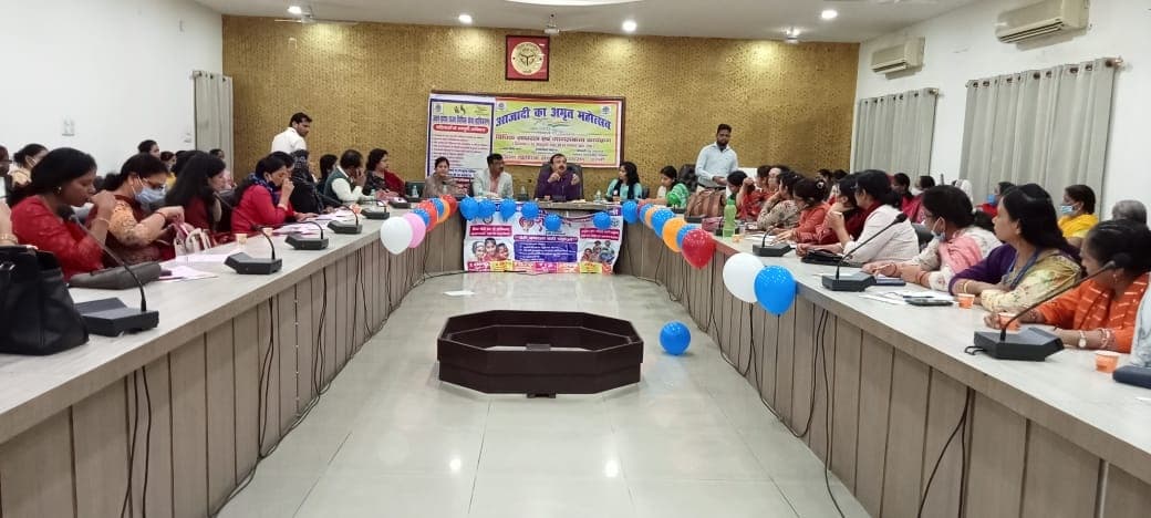 Bareilly News: महिलाओं का ‘आजादी का अमृत महोत्सव’ उत्पीड़न से जुड़े मामलों में ली राय