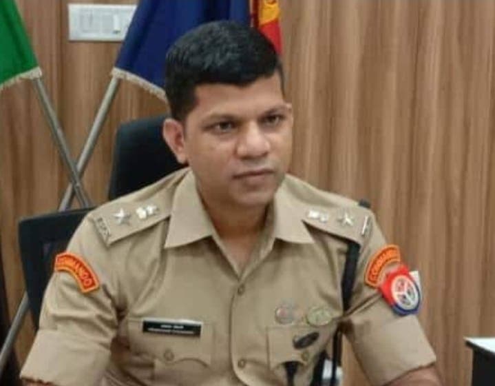 बरेली: घुड़सवार पुलिस कर्मियों पर हमला करने वाले दो सिपाही निलंबित, एफआईआर दर्ज, अब तक 90 के खिलाफ एक्शन बरेली: घुड़सवार पुलिस कर्मियों पर हमला करने वाले दो सिपाही निलंबित, एफआईआर दर्ज, अब तक 90 के खिलाफ एक्शन