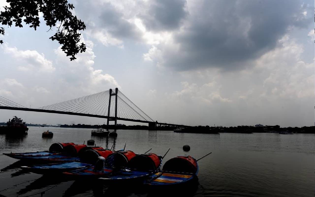 महालया से पहले फिर बारिश, कोलकाता समेत दक्षिण बंगाल में आंधी का पूर्वानुमान