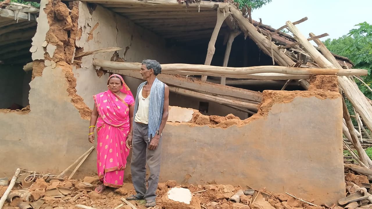 Jharkhand News: हजारीबाग के बड़कागांव में तीन दिनों से हाथियों का कहर, लाखों का हुआ नुकसान