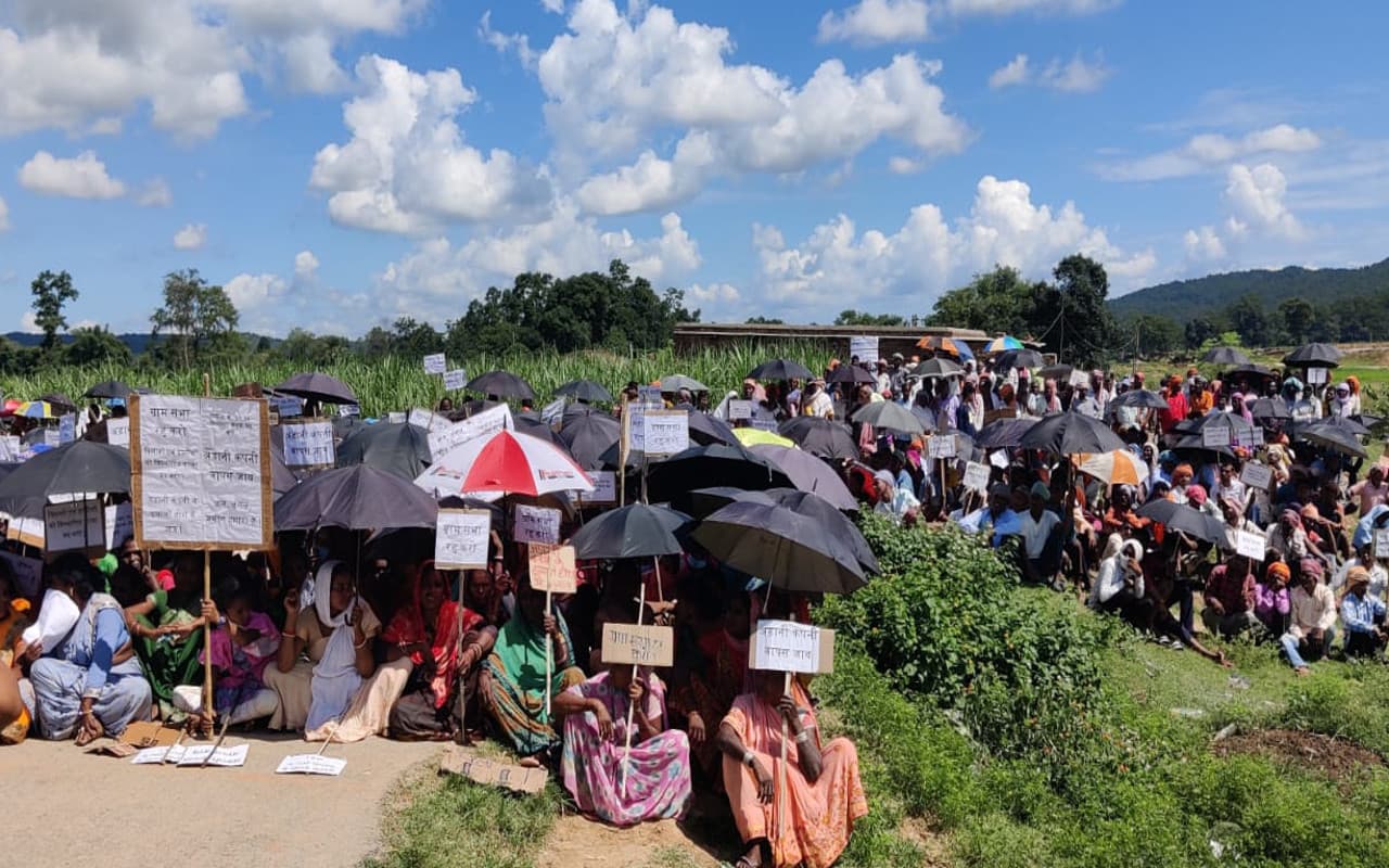 हजारीबाग के बड़कागांव में कोल ब्लॉक की जनसुनवाई का ग्रामीणों ने किया विरोध, बैरंग लौटे अधिकारी
