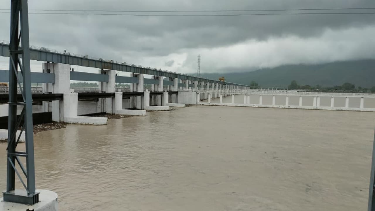 यूपी और नेपाल की बारिश से बिहार की नदियों में उफान, जानिए गंगा-कोसी समेत अन्य प्रमुख नदियों का हाल..