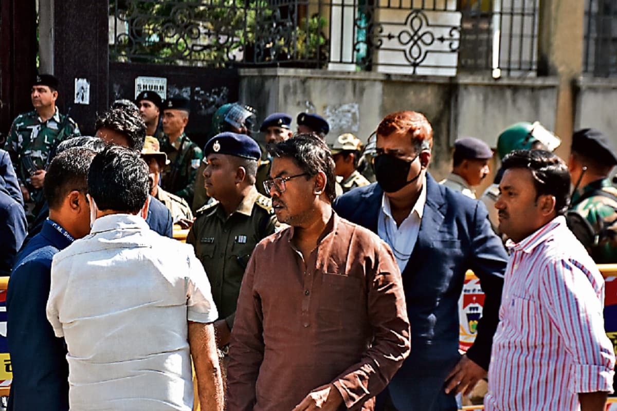 ED दफ्तर पहुंचे भाई बसंत सोरेन ने कहा : मुख्यमंत्री हेमंत सोरेन हैं और वही रहेंगे