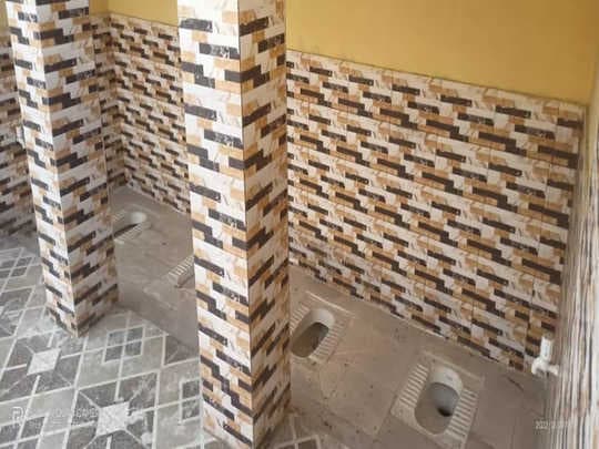 UP News: बस्ती में अब बिना दरवाजे का चार सीट वाला शौचालय, विवाद बढ़ने पर प्रशासन ने दी सफाई, होगी जांच