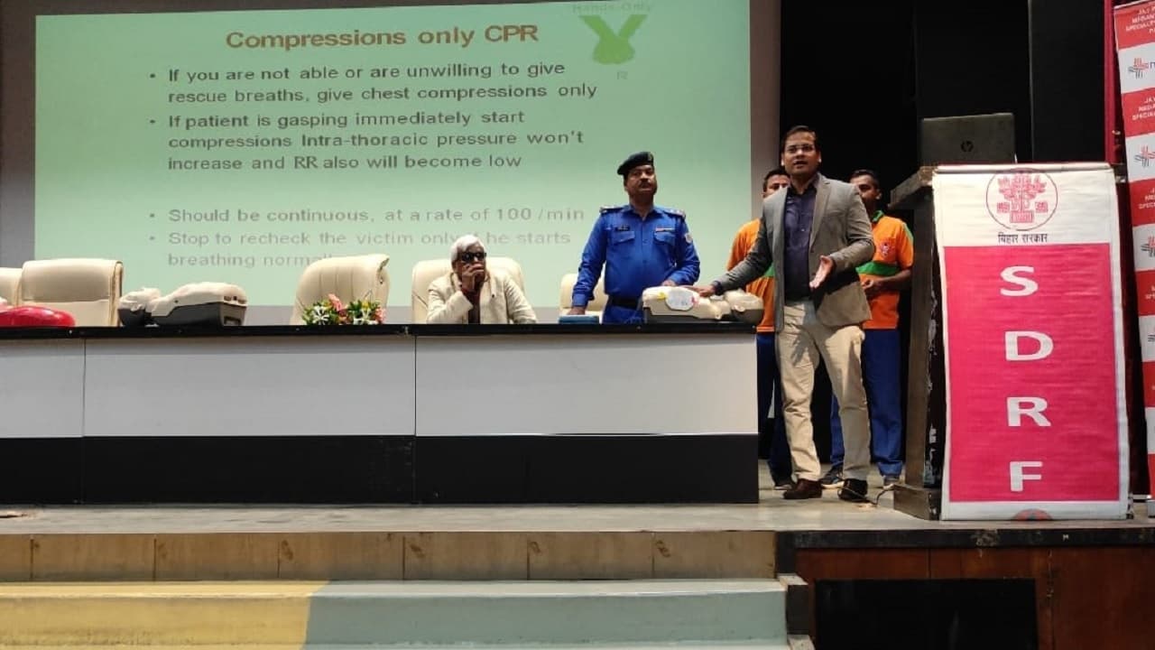 VIDEO: कार्डियक अरेस्ट मतलब हार्ट अटैक नहीं, BAU भागलपुर के अवेयरनेस कार्यक्रम में बताया गया CPR का तरीका