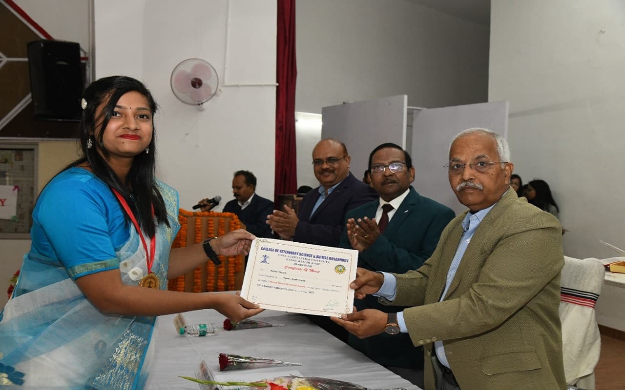 बिरसा कृषि विश्वविद्यालय:रांची वेटनरी कॉलेज के 12 स्टूडेंट्स को गोल्ड मेडल, नये वेटनरी ग्रेजुएट्स ने ली ये शपथ