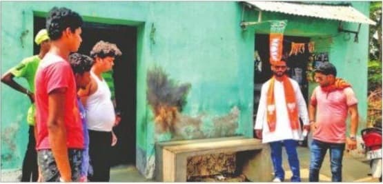 Bengal News: इलेक्शन फाइट के बीच दुर्गापुर में व्यापारी की दुकान पर बमबाजी, TMC पर लगा आरोप