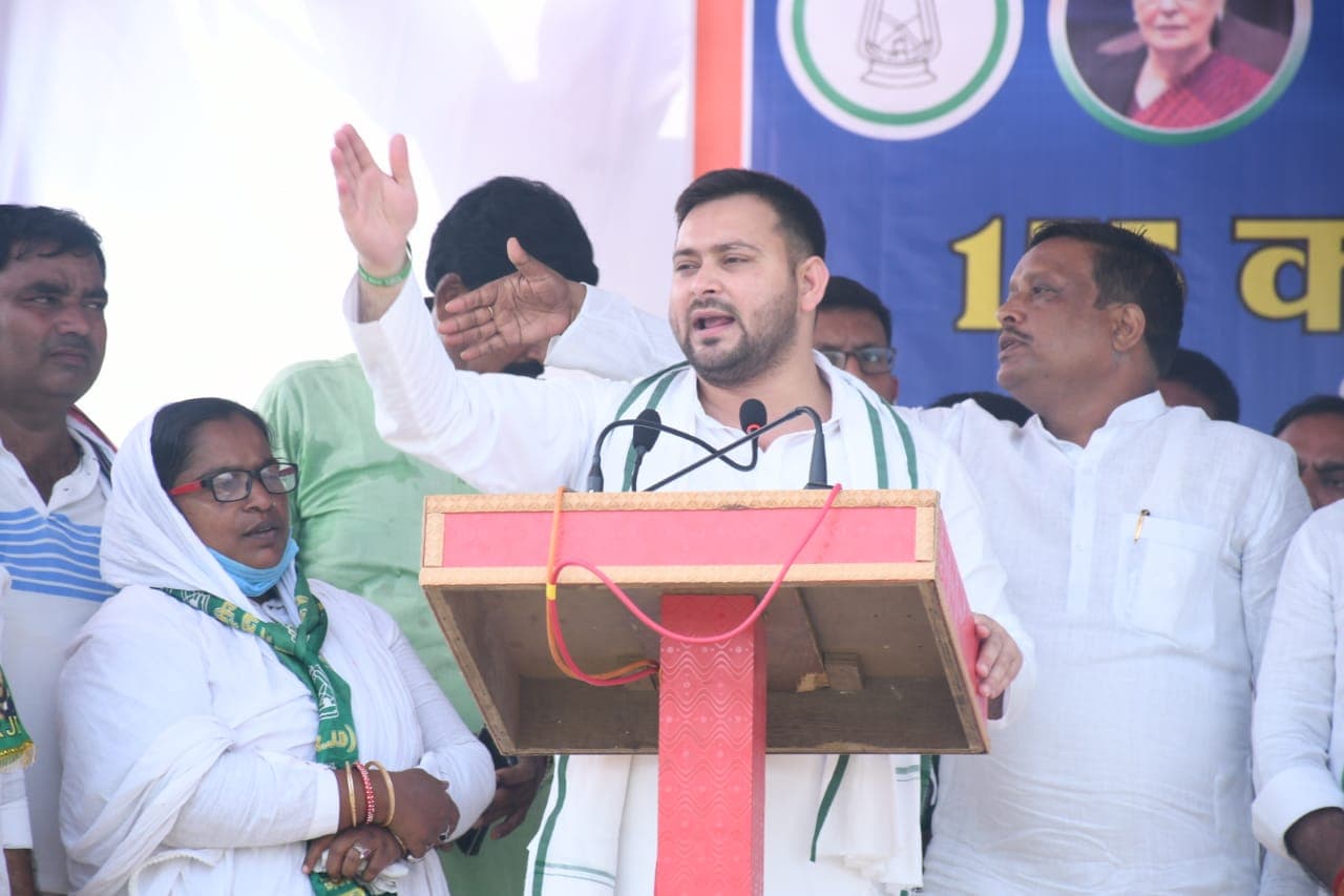 Bihar Chunav 2020 : तेजस्वी का नीतीश से सवाल, अगर कारखाने के लिए समुद्र चाहिए तो लालू यादव ने रेलवे कारखाना कैसे खोल दिया