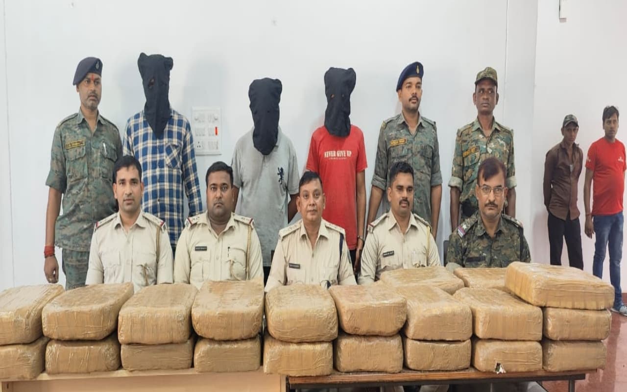रामगढ़ में एक क्विंटल गांजा के साथ तीन तस्कर गिरफ्तार, भेजे गए जेल
