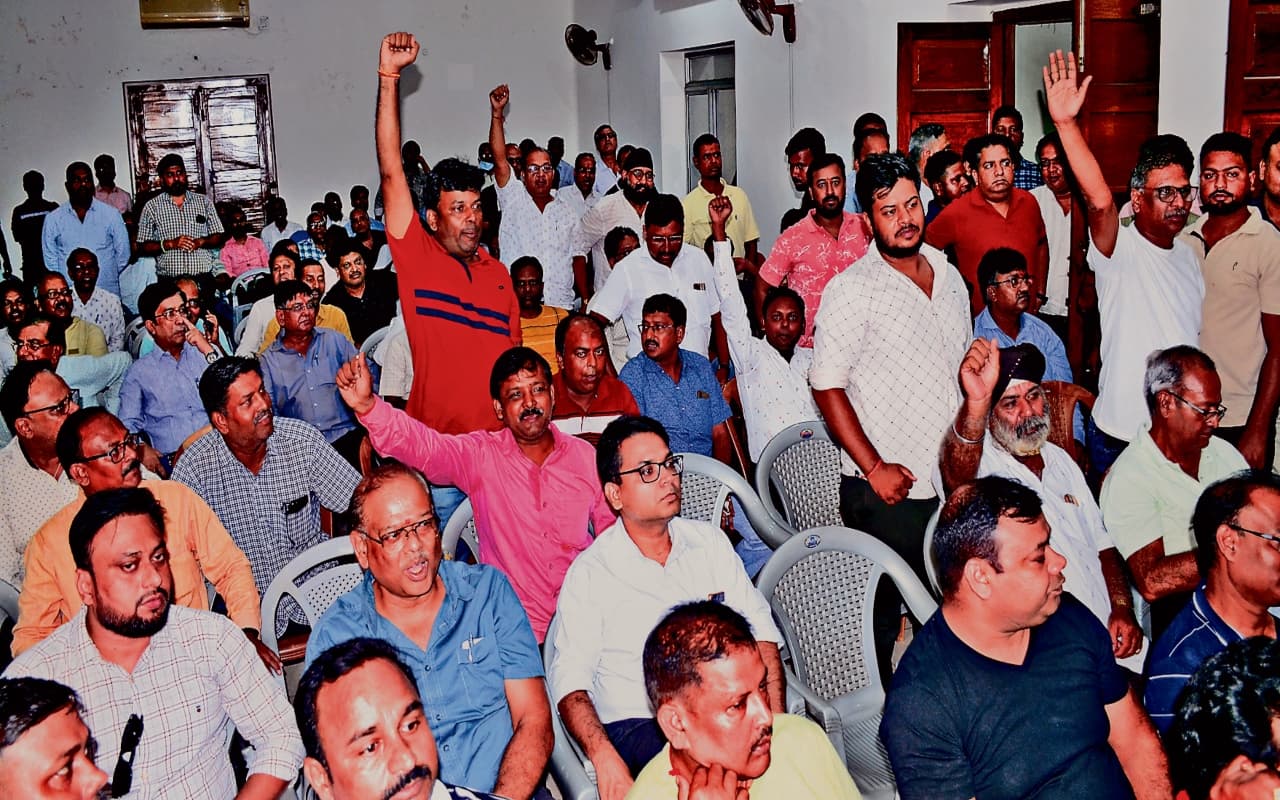 धनबाद में बढ़ते अपराध के खिलाफ व्यवसायियों ने खोला मोर्चा, पुलिस को दिया 15 दिनों का अल्टीमेटम