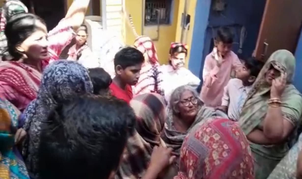 अलीगढ़: बुर्काधारी महिला ने तमंचे के बल पर शिक्षक की पत्नी को बनाया बंधक, आभूषण और नकदी लूटे, केस दर्ज