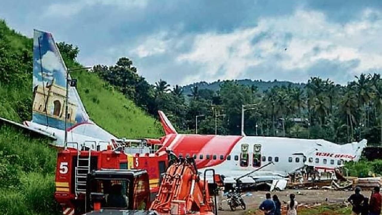केरल में प्लेन क्रैश के बाद बचाव अभियान चलाने वालों के लिए बनाई जाएगी अस्पताल, आगे आये विमान यात्री