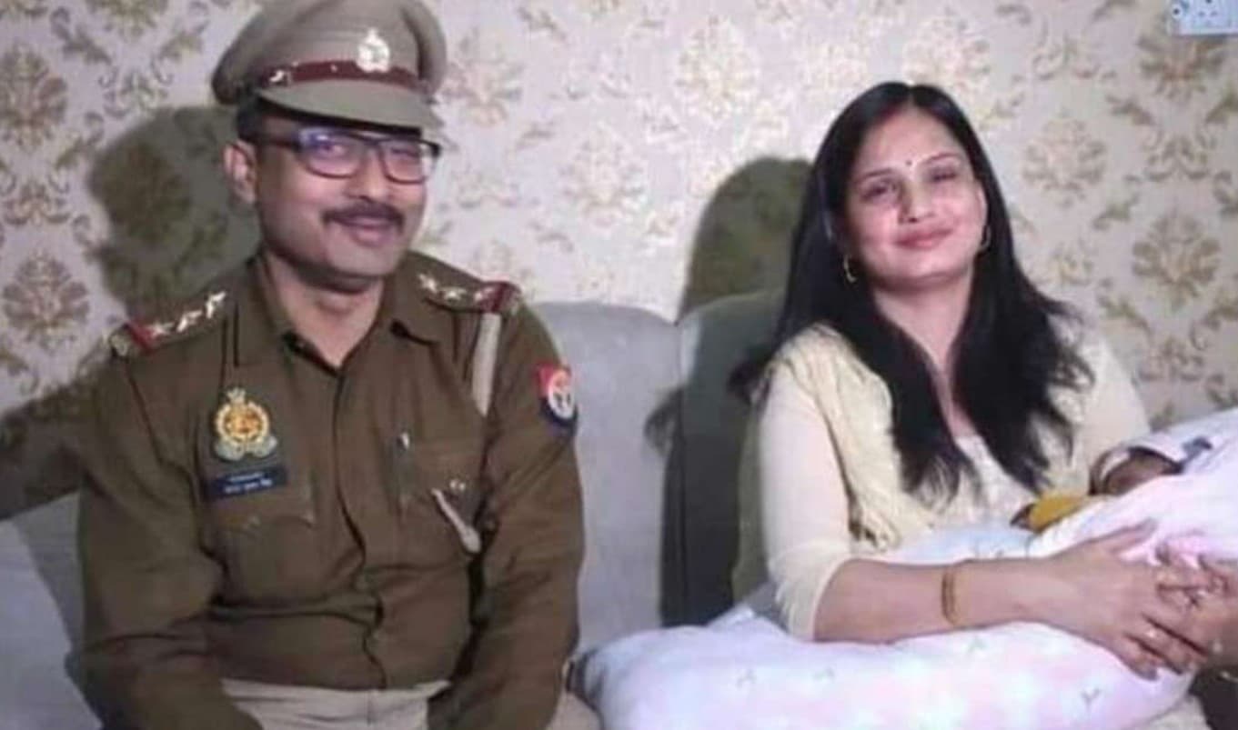 Greater Noida: माता-पिता ने छोड़ा नवजात का साथ, SHO की पत्नी ने थामा हाथ, ब्रेस्टफीडिंग करा बचाई जान